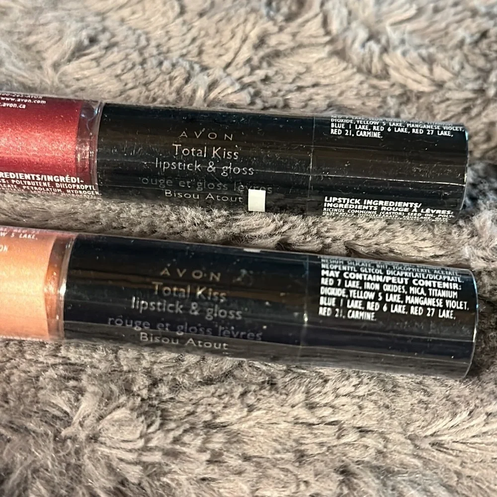 NIP”Total Kiss Lipstick & Gloss Duo”(ExAvon Lady Stock)1 WildCherry 1 PrettyPout